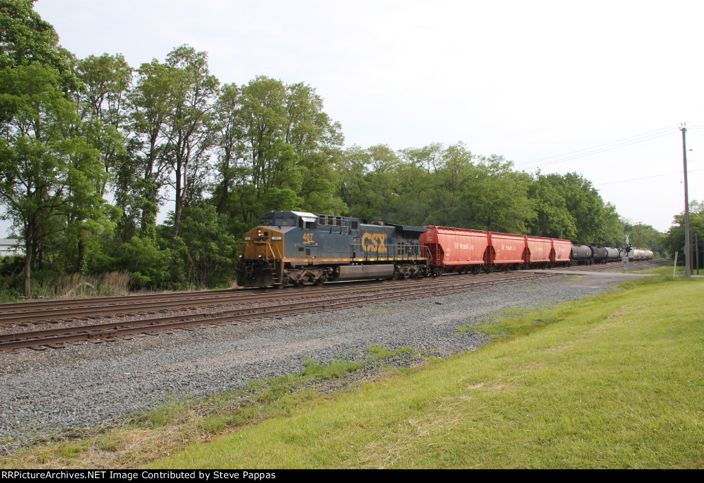 CSX 407 with a westbound local train at Westfield New York